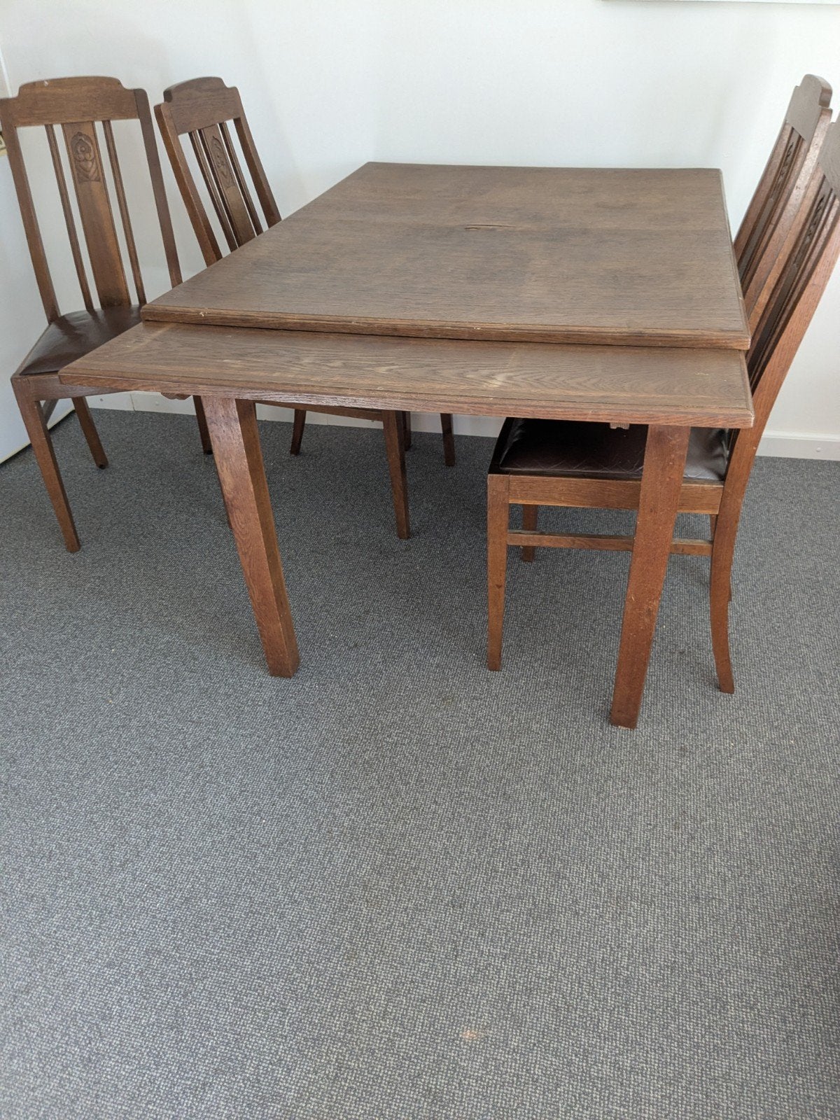Vintage eethoek met 6 houten stoelen en uitschuifbare tafel, Ophalen, Gebruikt