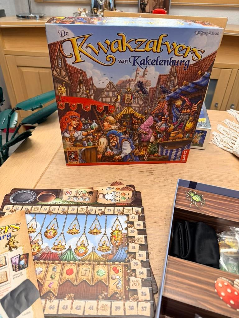 De kwakzalvers van kakelenburg als nieuw, Hobby en Vrije tijd, Gezelschapsspellen | Bordspellen, Ophalen of Verzenden, Zo goed als nieuw