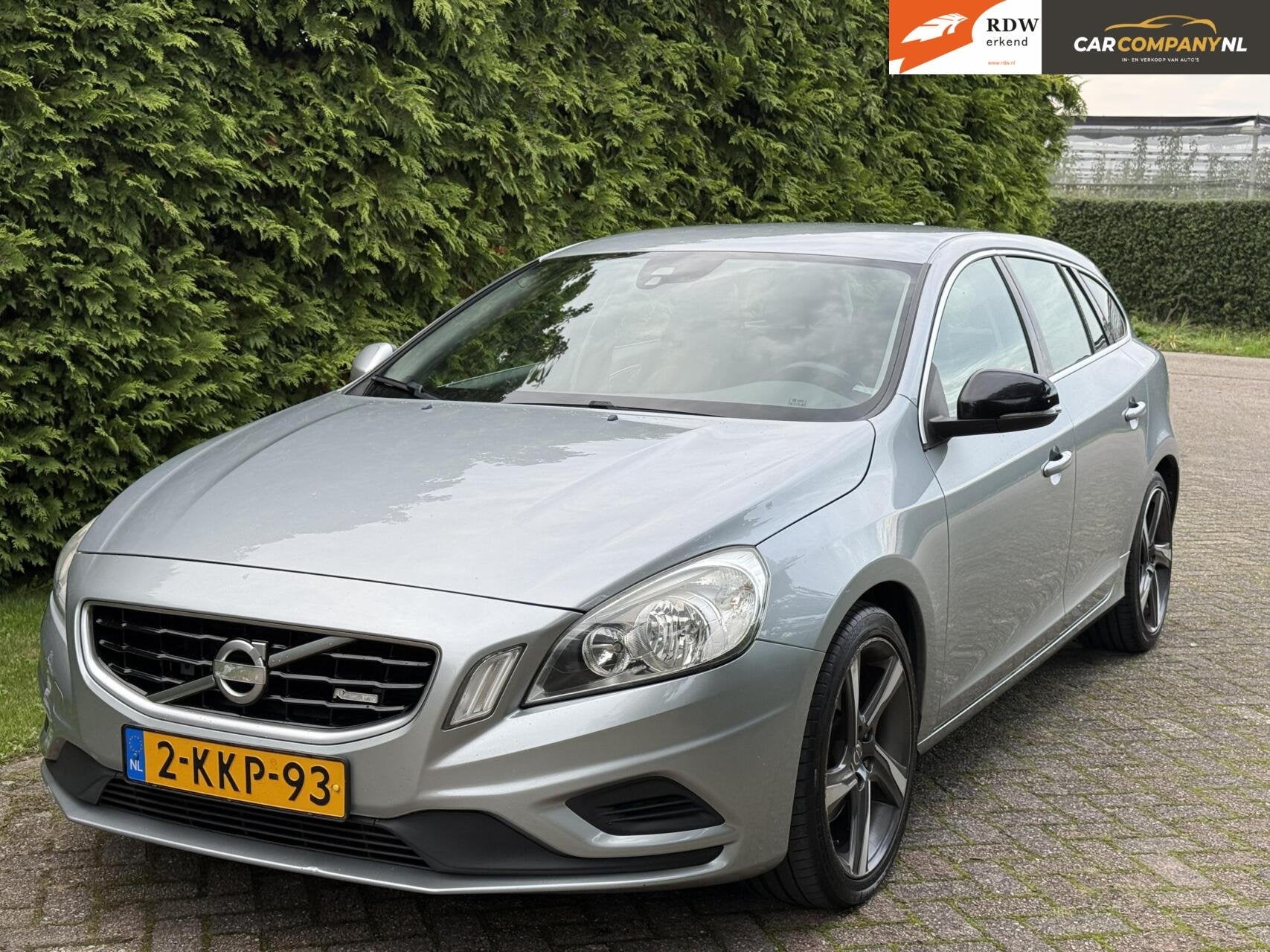 Volvo V60 1.6 |R-Design | Automaat | luxe stoelen, Auto's, Gebruikt, Zwart, 4 cilinders, Leder en Stof