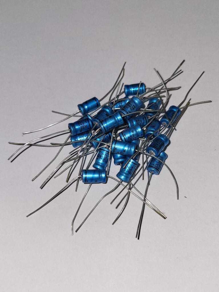 25x 22uF/25V Philips axiaal elco (NOS), Hobby en Vrije tijd, Verzenden, Nieuw