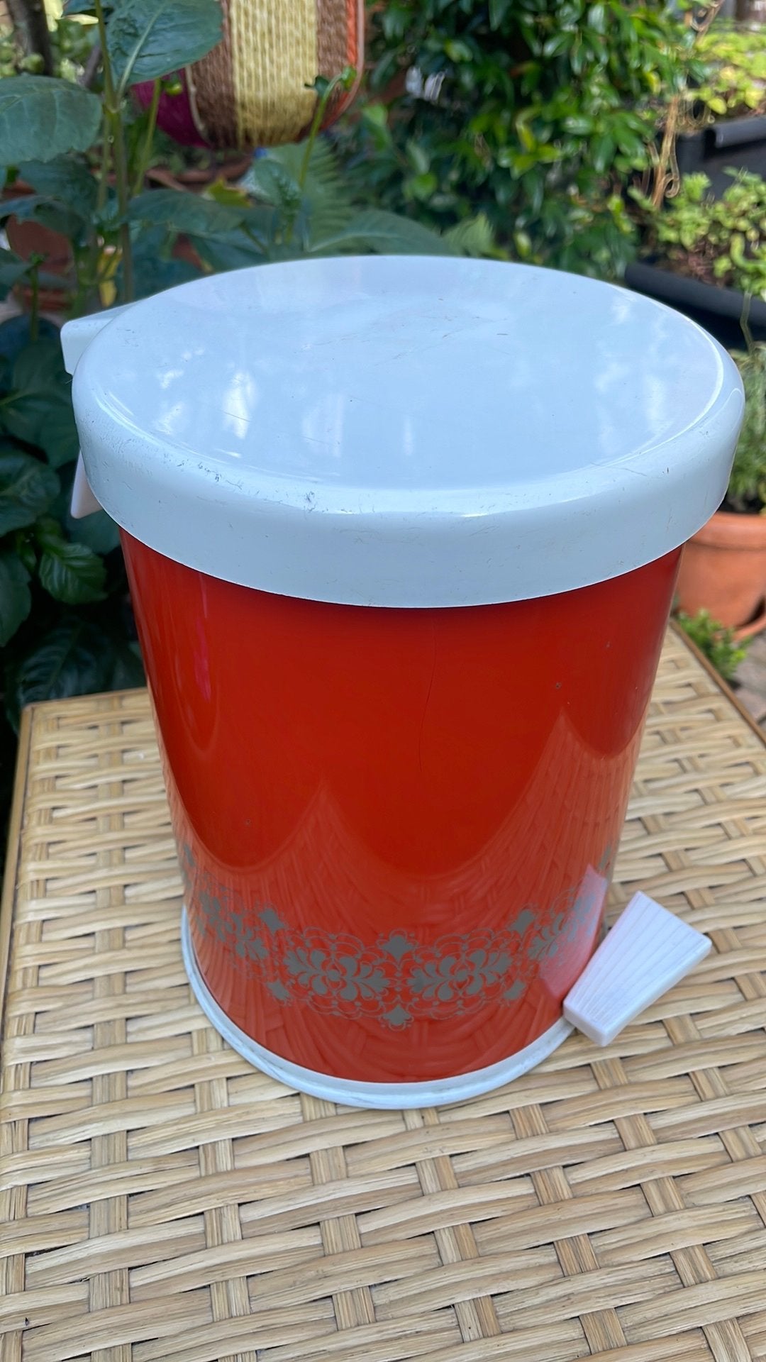 Oranje retro prullenbakje jaren 70, Huis en Inrichting, Woonaccessoires | Prullenbakken, Ophalen of Verzenden, Gebruikt