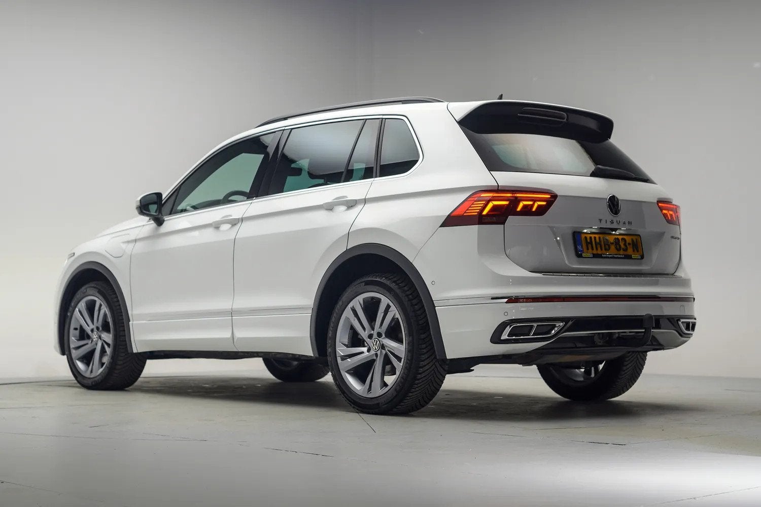 Volkswagen Tiguan 1.4 TSI eHybrid R-Line Business+ [ Camera, Auto's, Automaat, 150 pk, Wit, Hybride Elektrisch/Benzine
