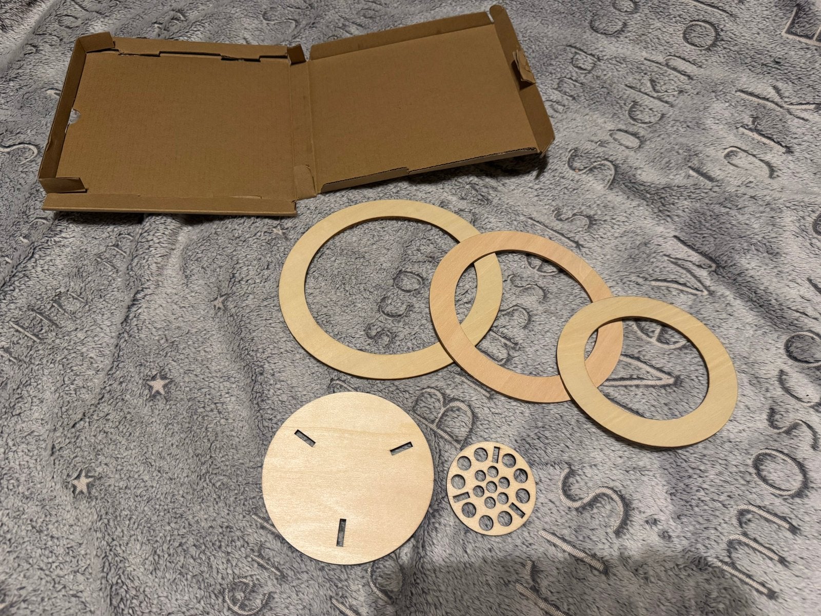 Houten ringen en onderdelen voor knutselprojecten, Hobby en Vrije tijd, Overige thema's, Overige merken, Knutselmateriaal, Beige