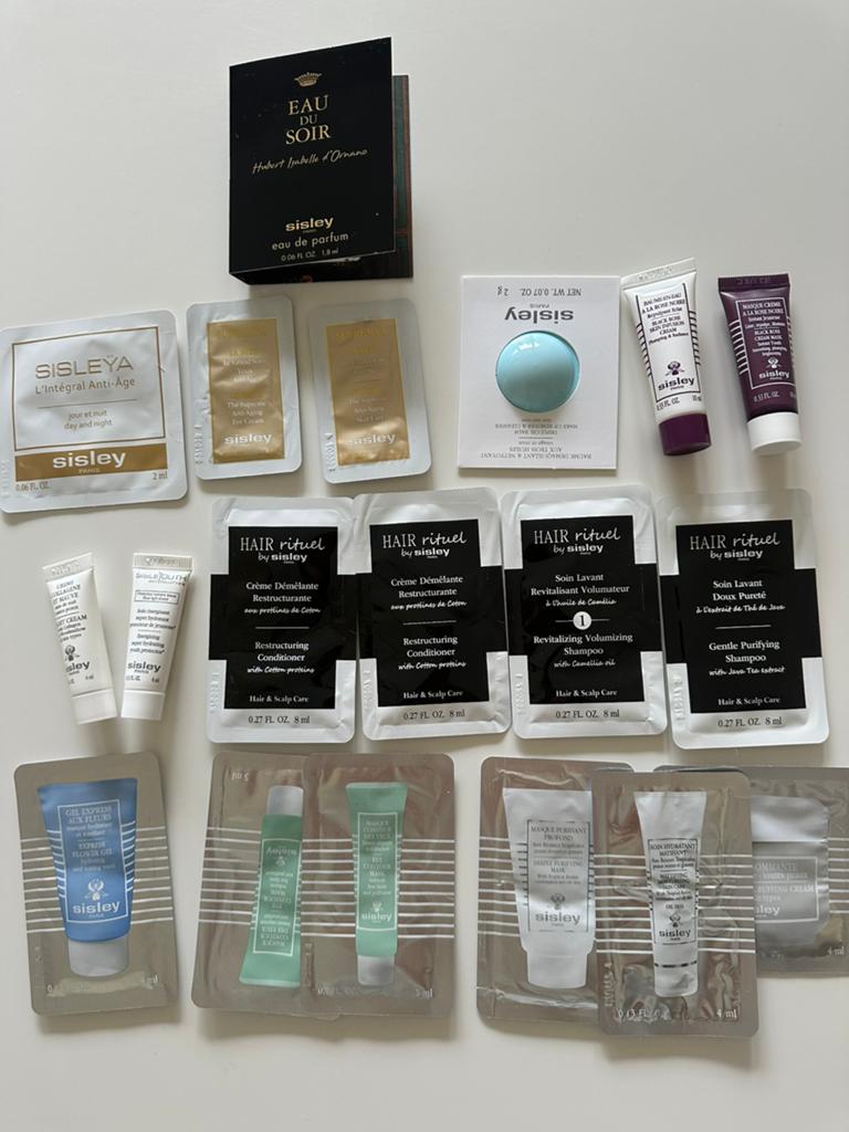 Sisley tasje met 19 samples, handig voor vakantie, Ophalen of Verzenden, Zo goed als nieuw, Gehele gezicht