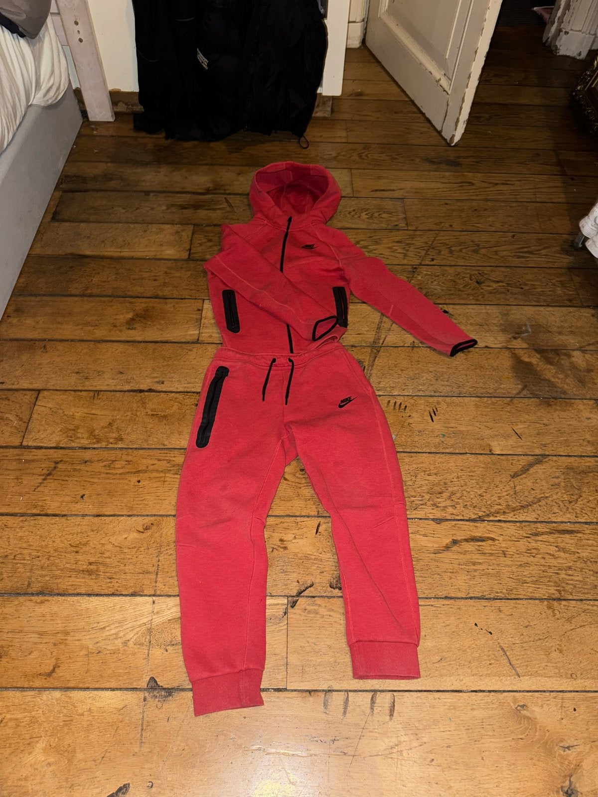 Rood Nike Tech Fleece Trainingspak Kindermaat L, Ophalen, Gebruikt, Jongen of Meisje, Setje