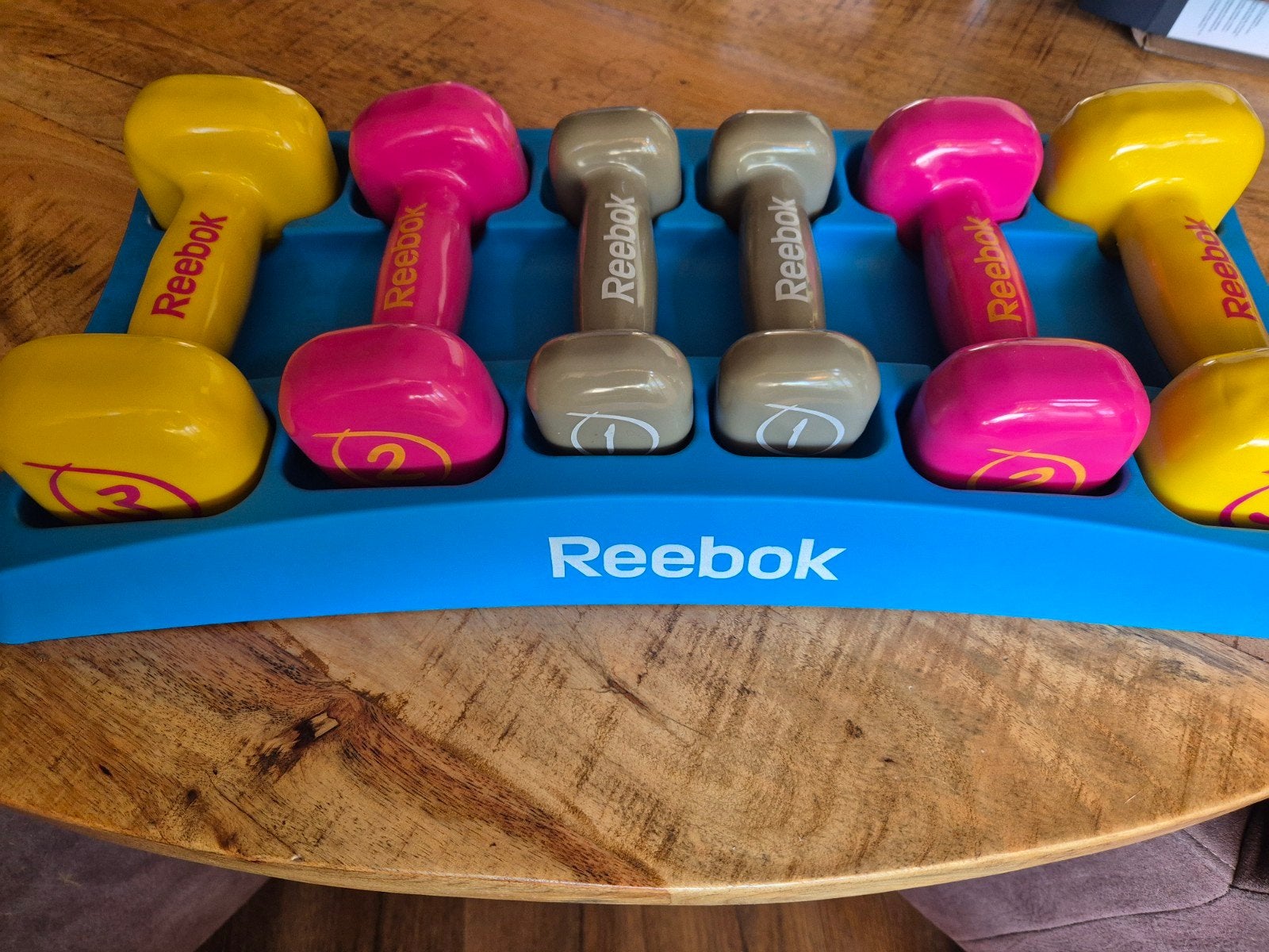 Reebok Dumbbell Set met Rek - 1kg, 2kg, 3kg, Sport en Fitness, Ophalen of Verzenden, Zo goed als nieuw, Rug, Halterset