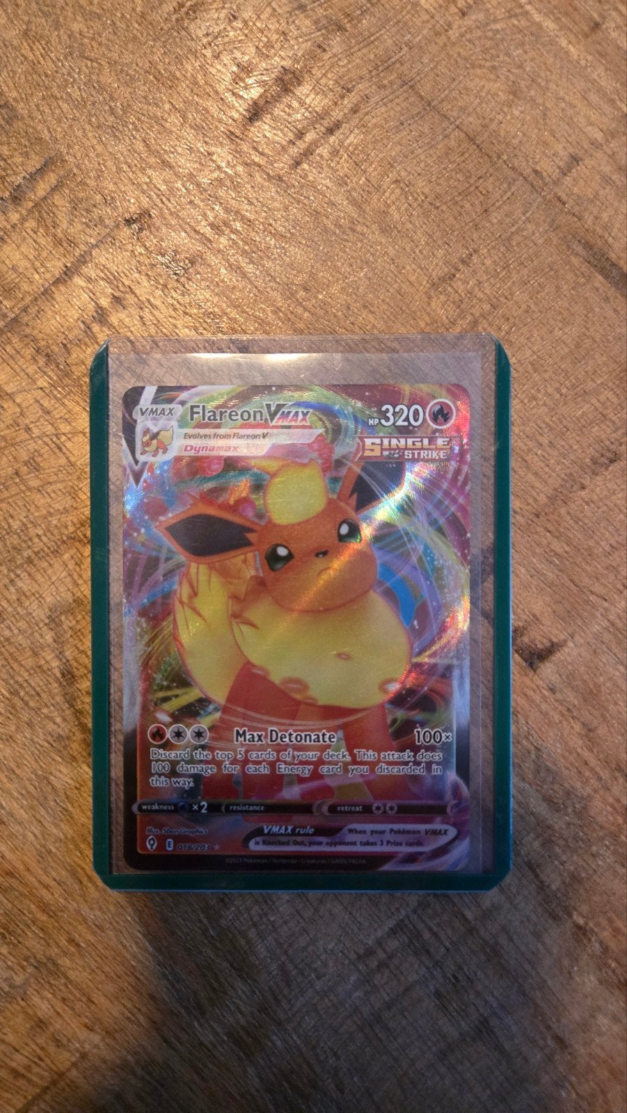 Pokémon Kaart Flareon VMAX - Single Strike, Ophalen of Verzenden, Zo goed als nieuw, Losse kaart