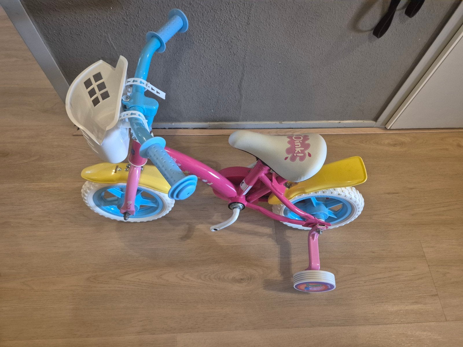 Roze kinderfiets met zijwieltjes en Peppa Pig decoratie, Fietsen en Brommers, Fietsen | Kinderfietsjes, Ophalen, Gebruikt, 16 tot 20 inch