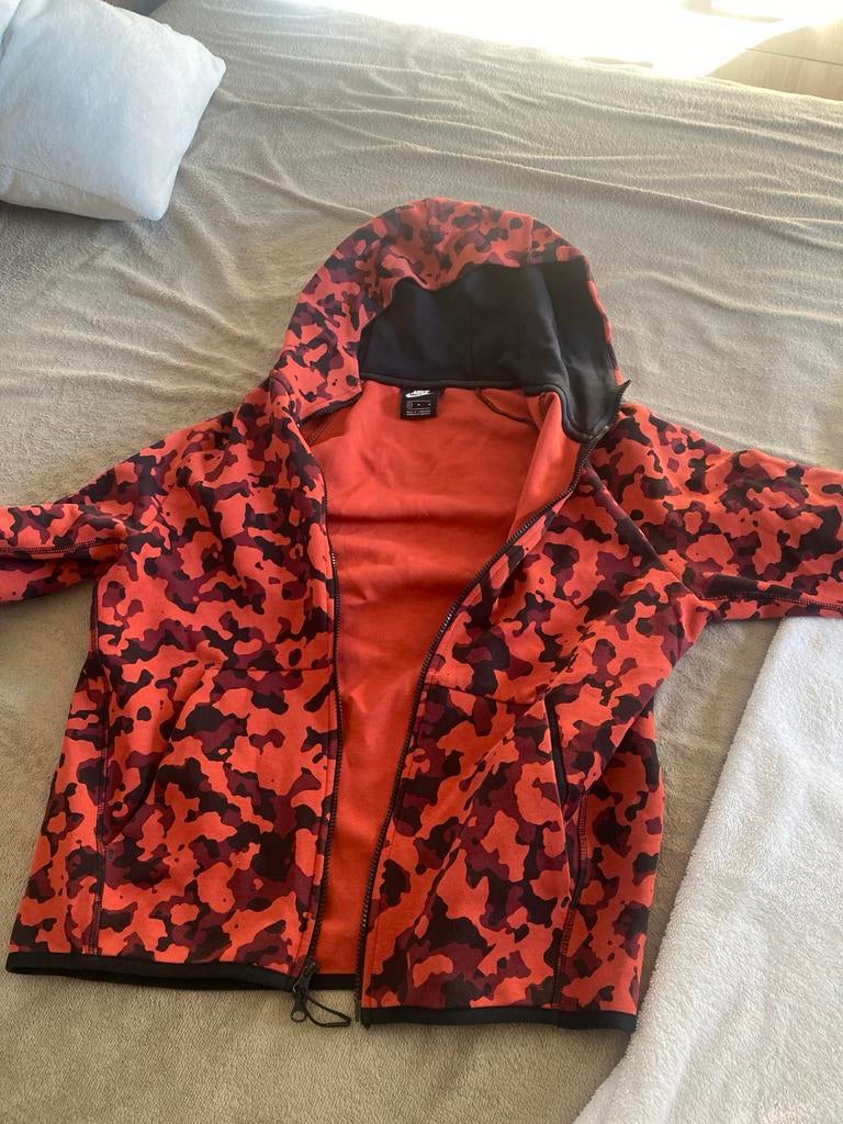Nike Tech Fleece Camo Hoodie - Maat M, Ophalen of Verzenden, Zo goed als nieuw, Maat 48/50 (M), Rood