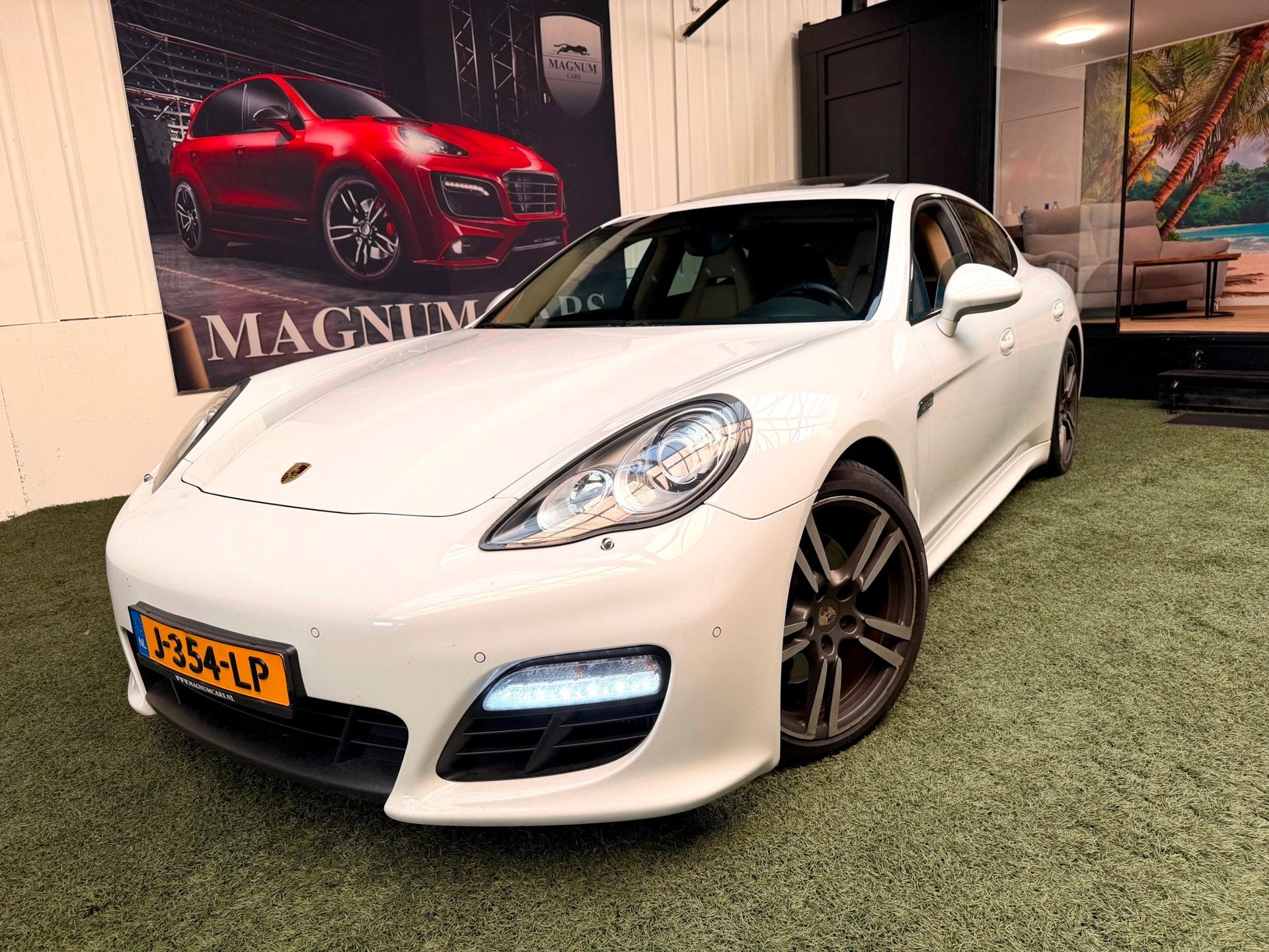 Porsche Panamera 3.0 5DRS NAP KM'S AUTOMAAT PANORAMADAK XENO, Auto's, Beige, 241 €/maand, 4 stoelen, Wit