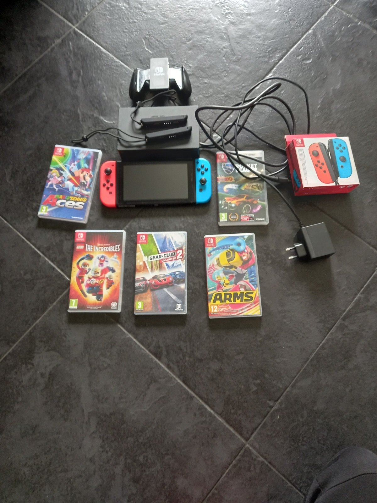 Nintendo switch met 5 spellen, Spelcomputers en Games, Ophalen of Verzenden, Switch Original, Met 3 controllers of meer, Gebruikt