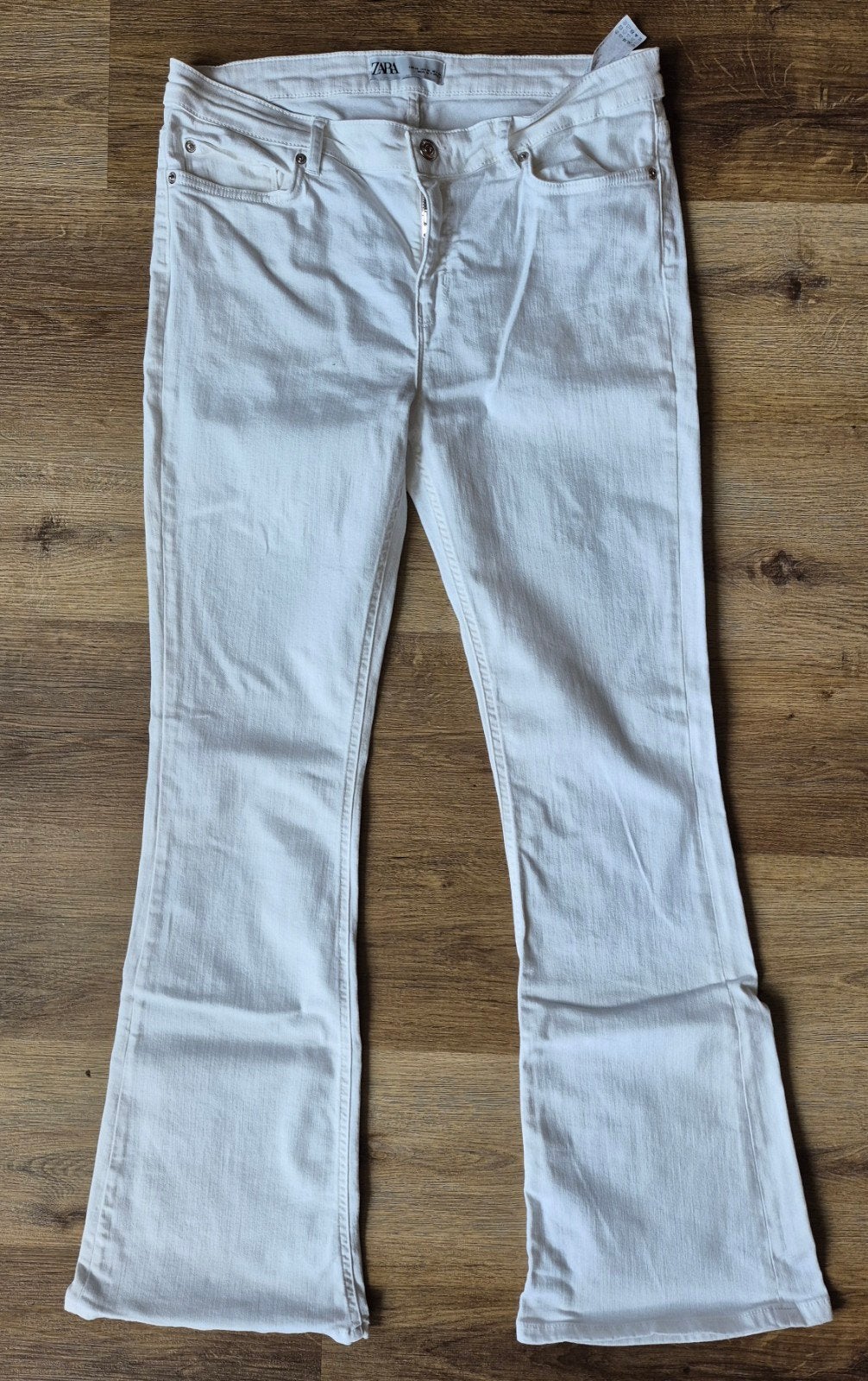 Zara witte flared jeans maat M, Maat 38/40 (M), Ophalen of Verzenden, Zo goed als nieuw, Lang
