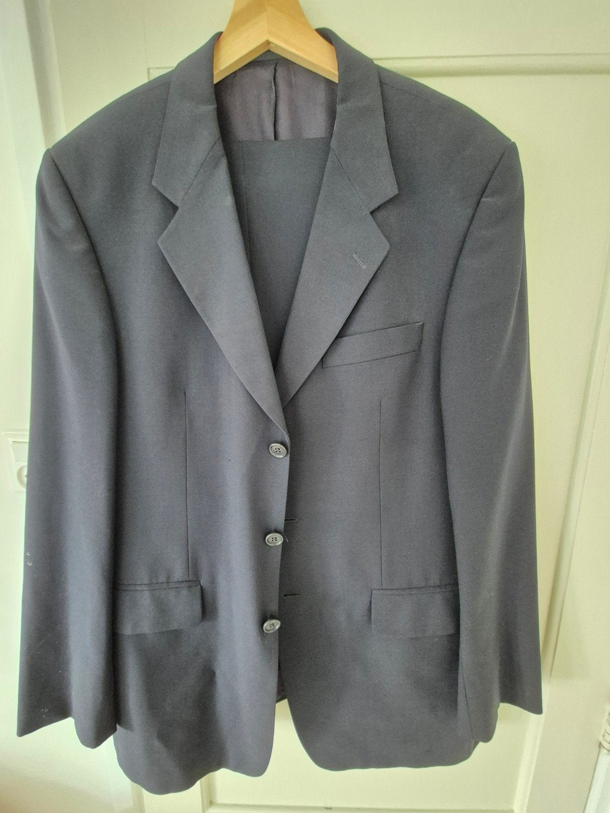 Donkerblauw pak maat 102 van Duetz/ Brixon
Maat is voor lang, Maat 52/54 (L), Blauw, Ophalen of Verzenden, Zo goed als nieuw
