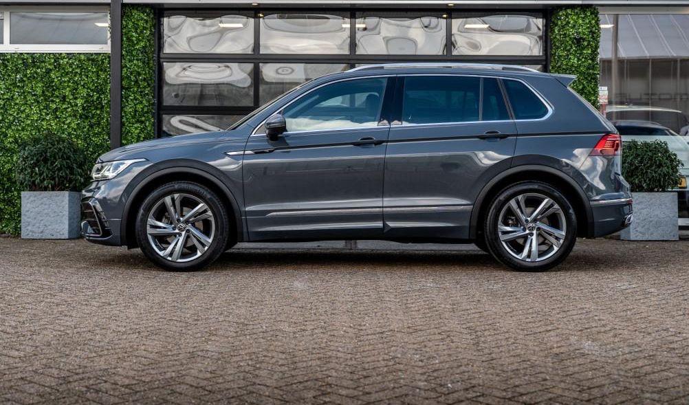 Volkswagen Tiguan R LINE VOL , Dealer onderhouden, Auto's, 4 cilinders, 1446 kg, 75 €/maand, Particulier