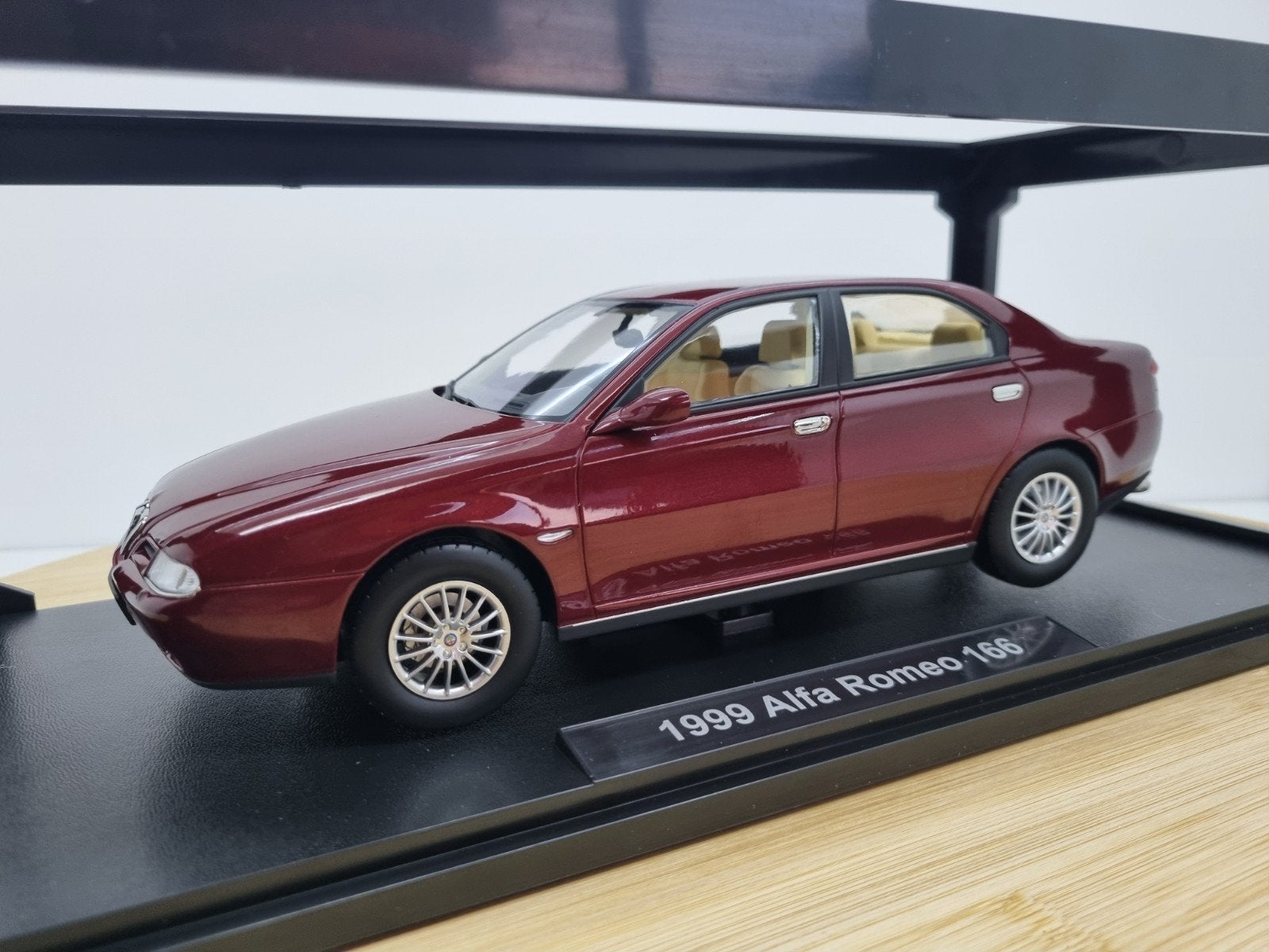 Uitverkoop! T9 Alfa Romeo 166 Donkerrood Metallic 1:18, Hobby en Vrije tijd, Overige merken, Auto, Nieuw, Ophalen of Verzenden