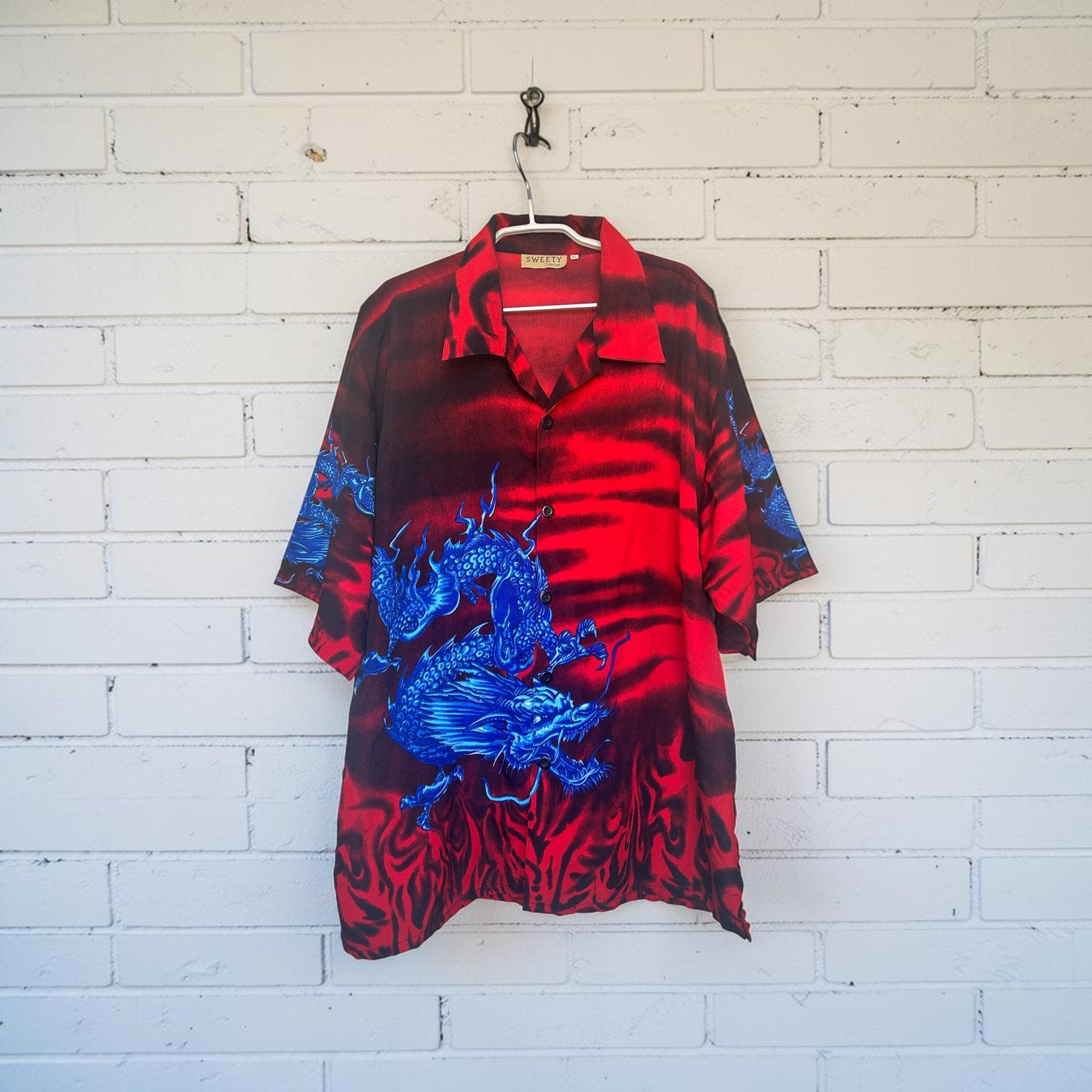 Vintage Blouse Maat XL Rood Zwart Blauw Chinese Draak Sweety, Verzenden, Zo goed als nieuw, Sweety, Halswijdte 43/44 (XL)