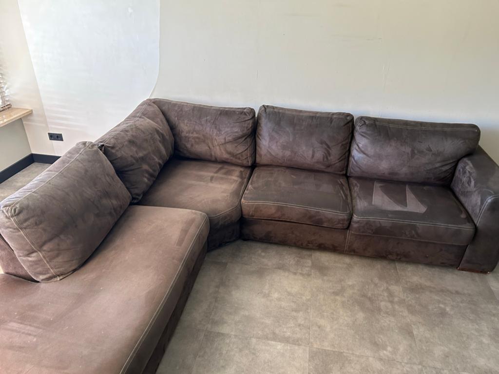 Gratis af te halen: Bruine hoekbank (2.50m x 3.00m), Ophalen, Gebruikt, Stof