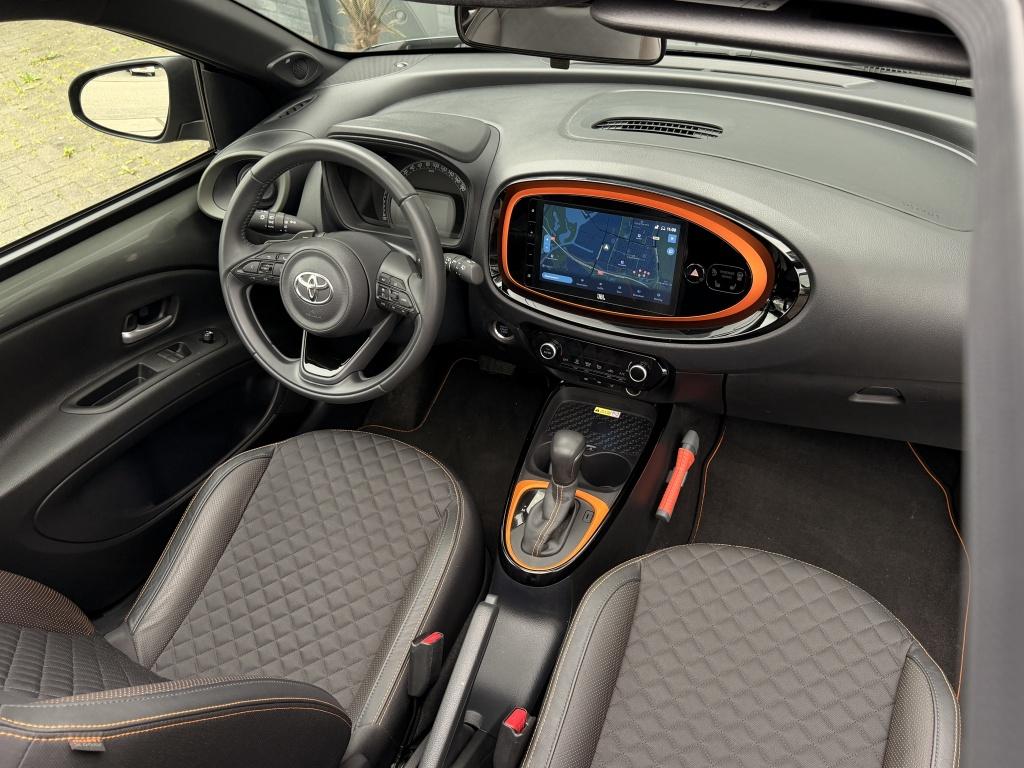 Toyota Aygo X 1.0 VVT-i Automaat Limited Cabrio CarPlay Navi, Auto's, Toyota, Automaat, Gebruikt, 4 stoelen, Leder en Stof