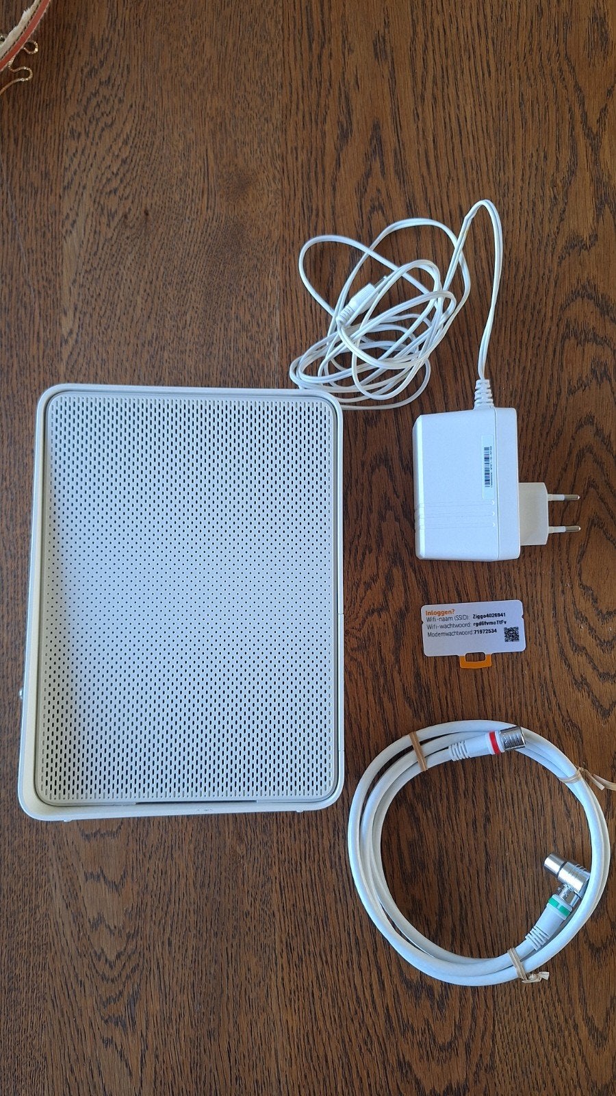 Ziggo Connectbox Router met modem en accessoires, Ophalen of Verzenden, Gebruikt, Router met modem, Ziggo