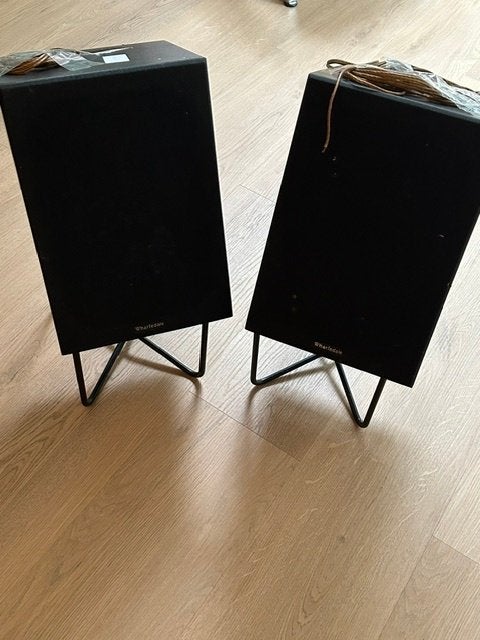 2 wharfedale boxen met vloer standaarden (stabeugels), Audio, Tv en Foto, Vloerstaande luidspreker, Wharfedale, Zo goed als nieuw