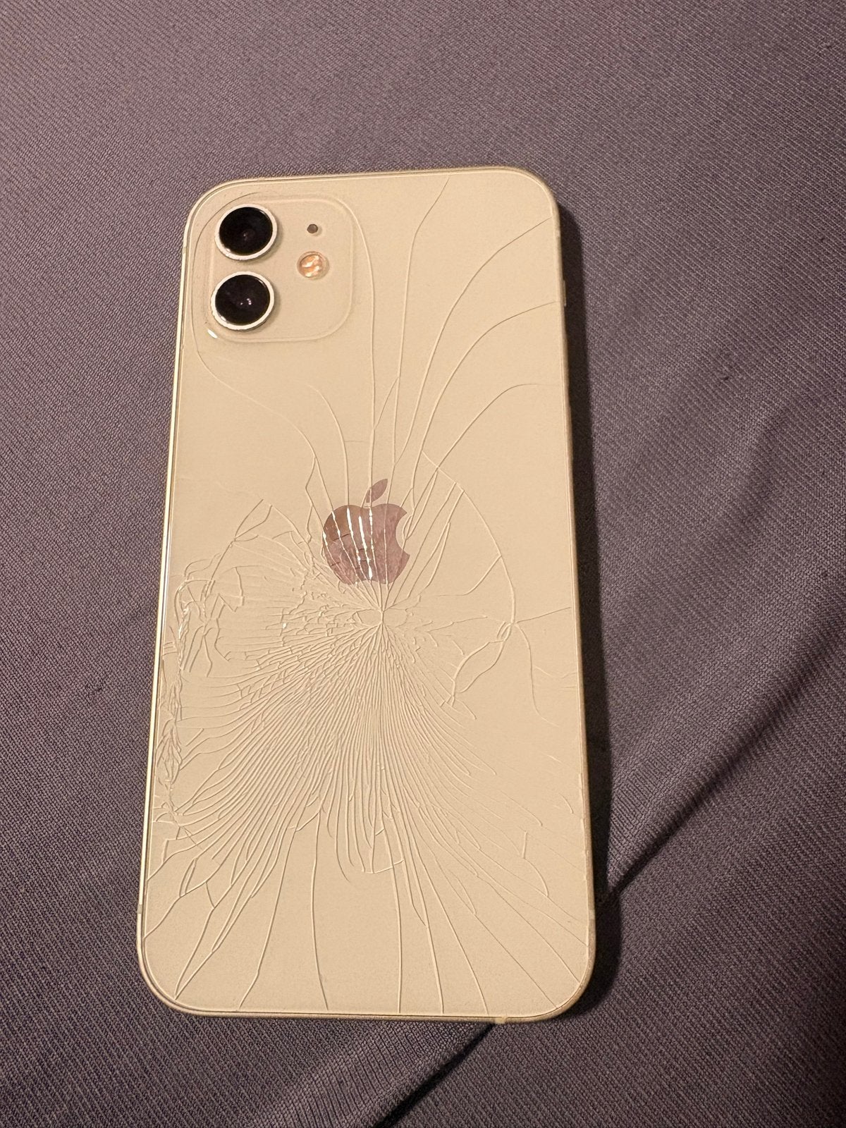 iPhone 12 - Gebarsten achterkant, batterij 73%, Ophalen, Niet werkend, Wit, IPhone 12