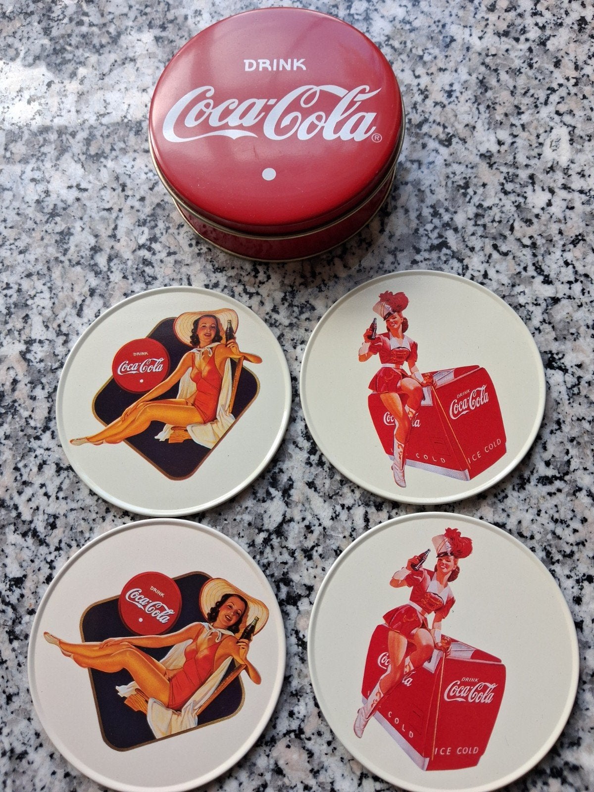Coca Cola blikje met 4 onderzetters, Ophalen of Verzenden, Gebruiksvoorwerp
