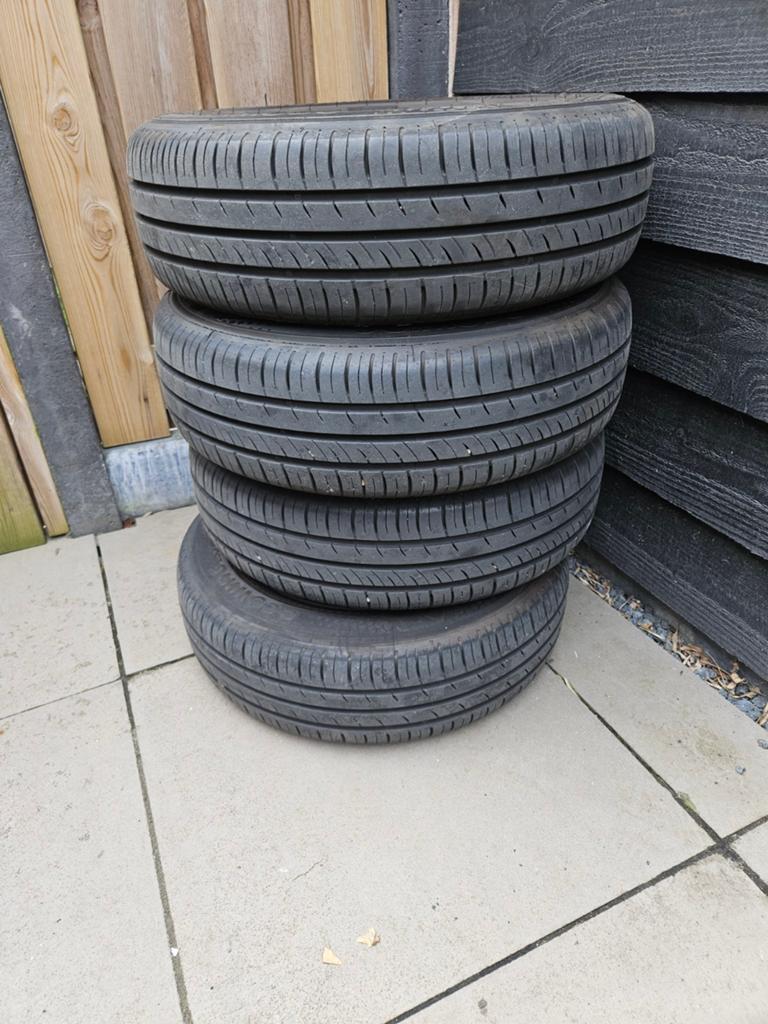 Zomerbanden  185/65 R15 88H met velgen wieldoppen en bouten, Ophalen, Gebruikt, 15 inch, Banden en Velgen