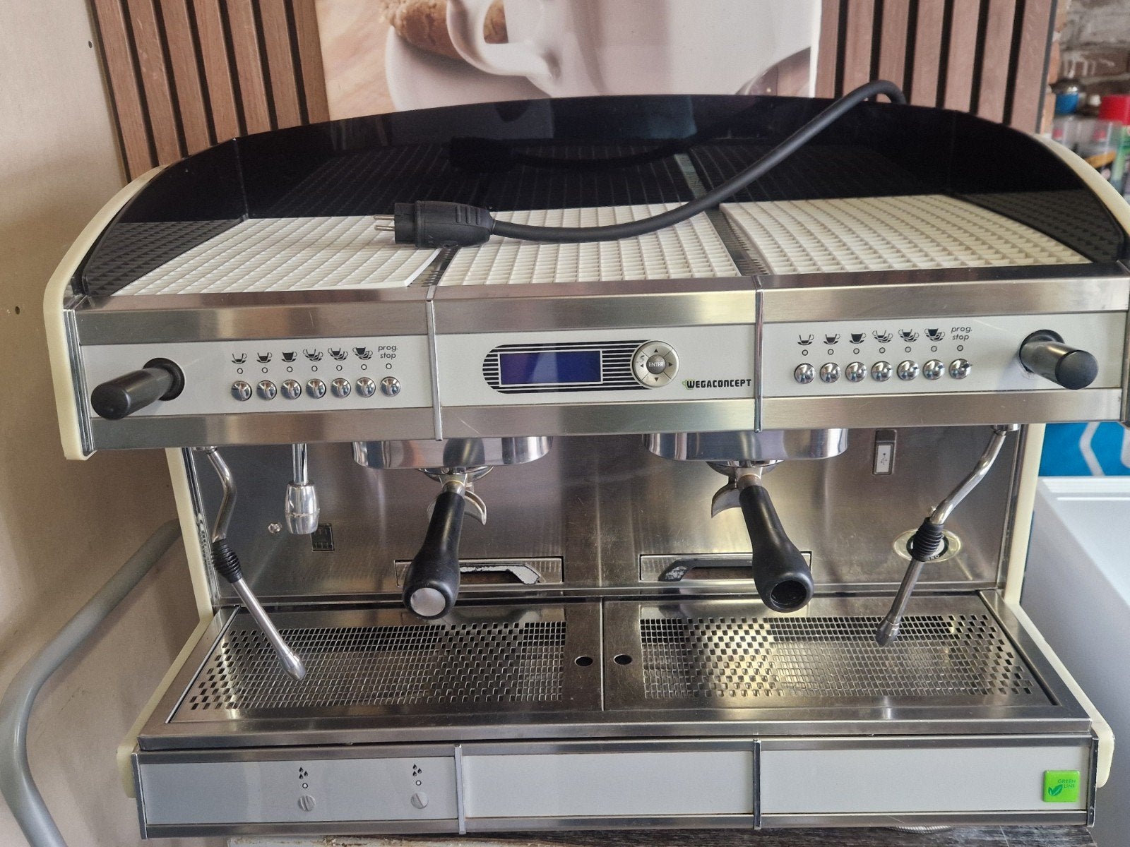 Wega greenline, espresso machine 230v, Gebruikt, Espresso apparaat, 10 kopjes of meer, Gemalen koffie