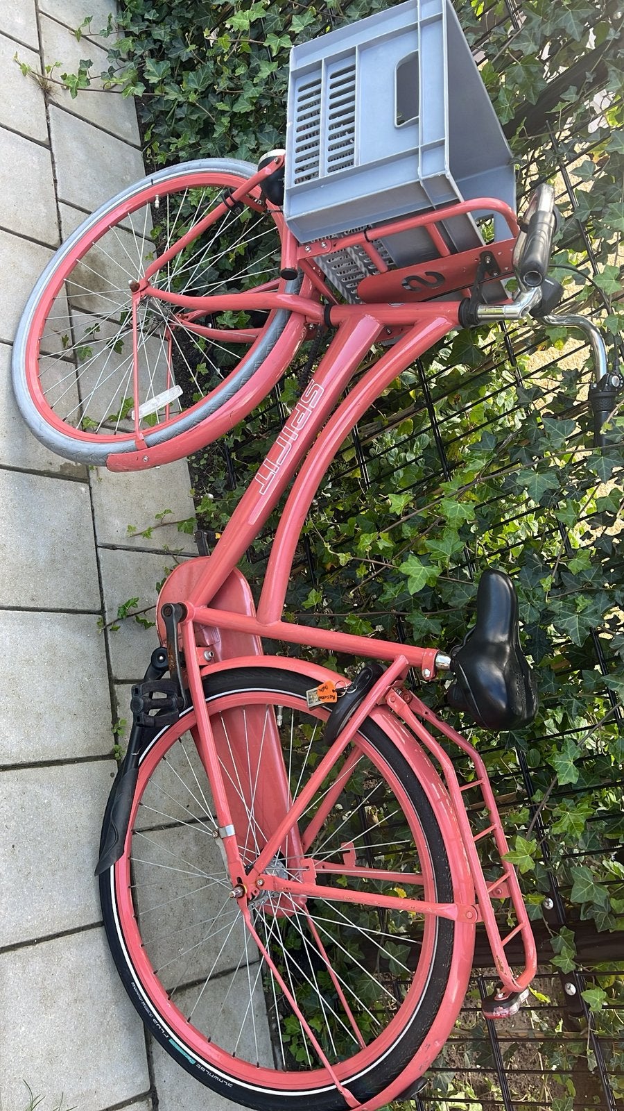 mooie roze fiets-nieuwe banden& en nieuw mandje, Ophalen, Zo goed als nieuw