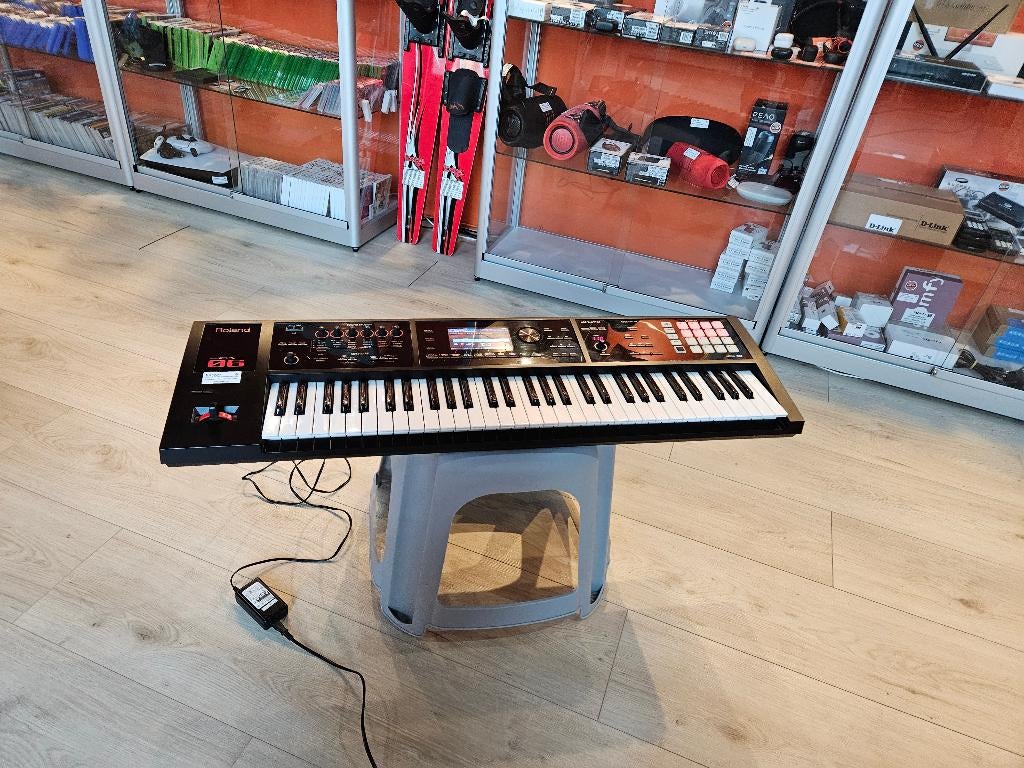 Roland FA-06 Synthesizer 2014 + Adapter + Hoes | Nette Staat, Muziek en Instrumenten, Synthesizers, Ophalen, Roland, Overige aantallen