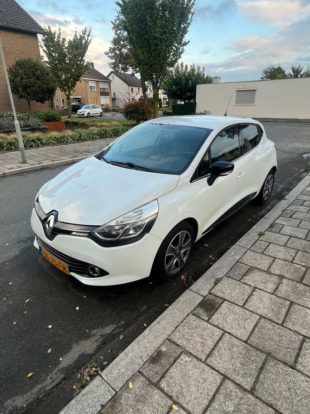 Renault Clio 0.9 TCE 66KW 5-DRS 2015 Wit, Auto's, Voorwielaandrijving, 898 cc, 40 €/maand, 540 kg