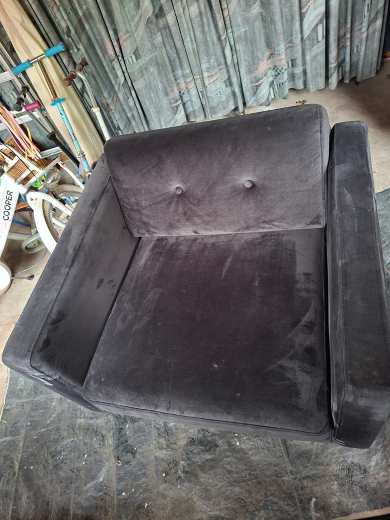 Zwarte velvet loveseat van Loods 5, Ophalen, Tweepersoons, 75 tot 100 cm, Zo goed als nieuw