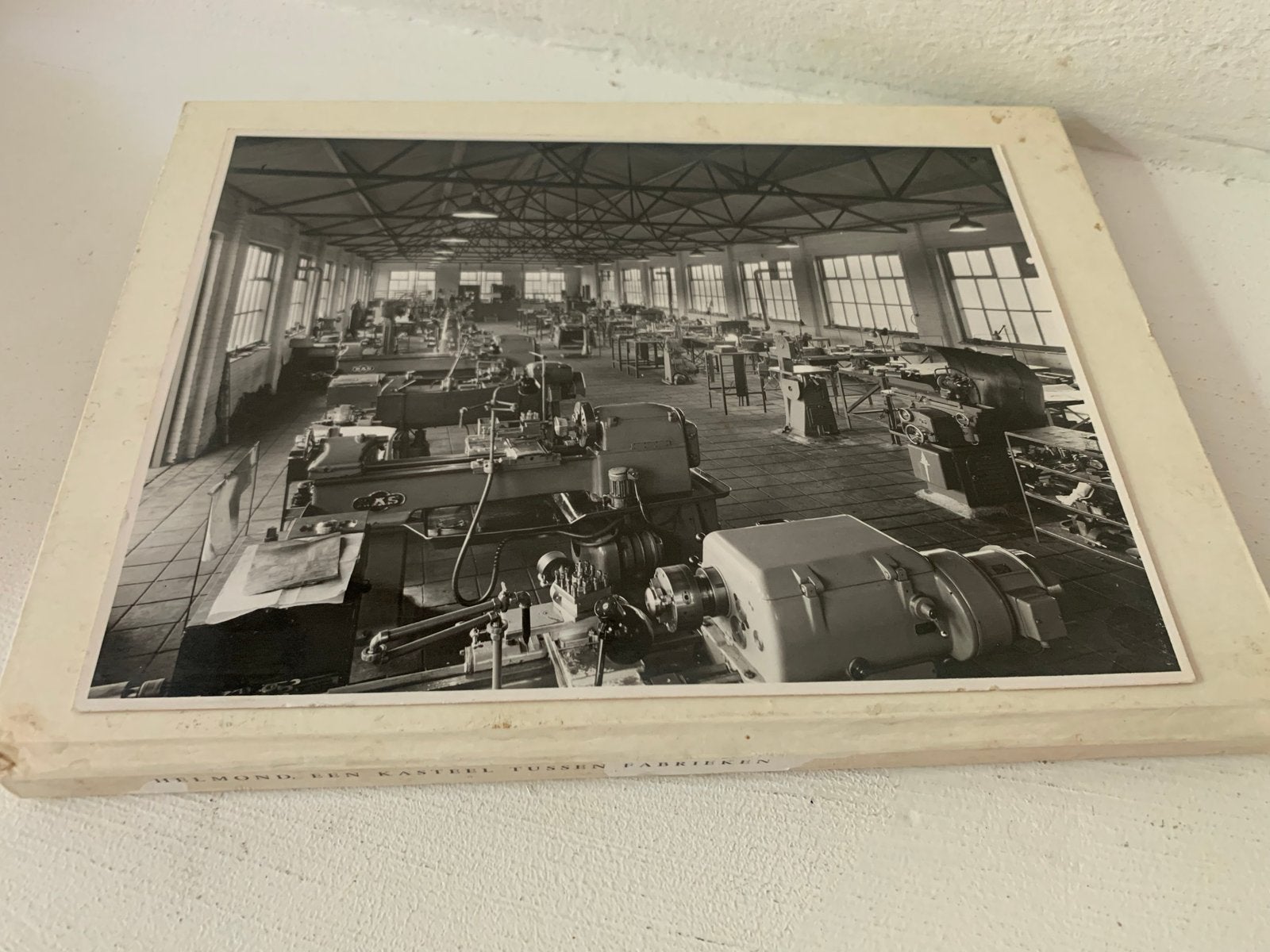 Helmond Boek en 2 grote foto's 1955, Ophalen of Verzenden, 20e eeuw of later, Gelezen