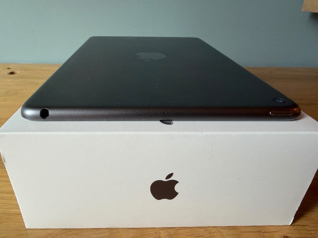 Foto 4 van Apple iPad mini 5 – 64GB – Space Grey – Met doos en lader
