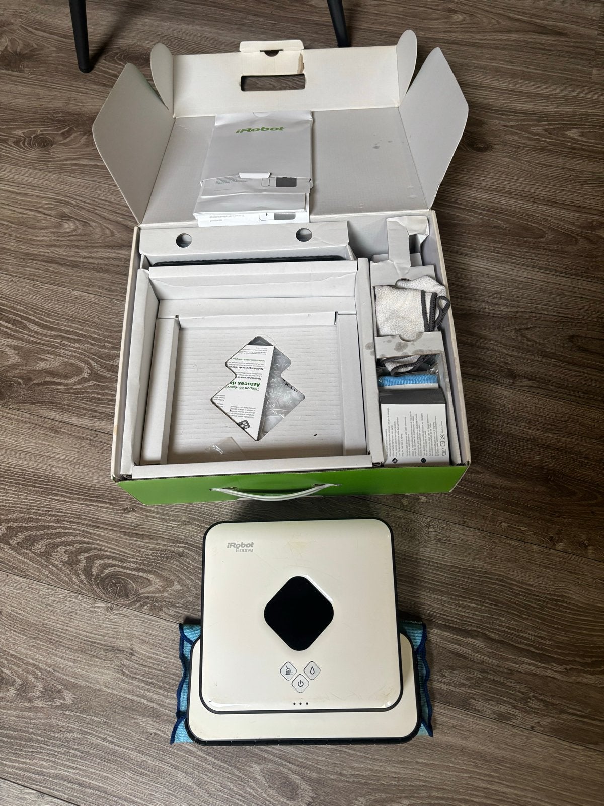 iRobot Braava Jet 240 dweilrobot - Zo goed als nieuw, Witgoed en Apparatuur, Stofzuigers, IRobot, Dweilfunctie, Ophalen of Verzenden