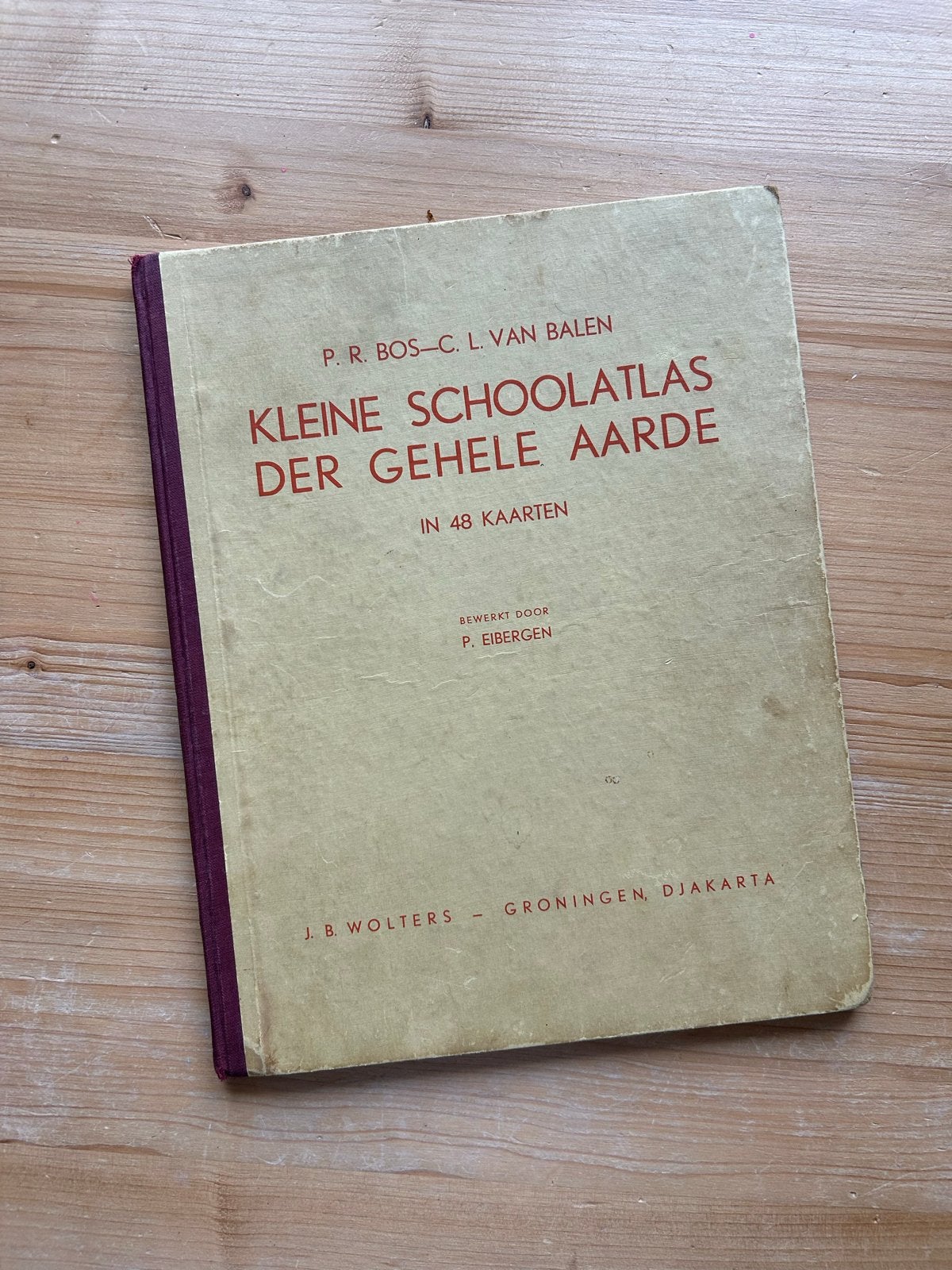 Kleine Schoolatlas der Gehele Aarde - P.R. Bos - 1956, Boeken, Gelezen, Bosatlas, Ophalen of Verzenden, 1800 tot 2000