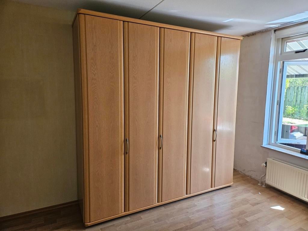 Ruime kledingkast bijna nieuw., Gebruikt, 200 cm of meer, 150 tot 200 cm, Modern