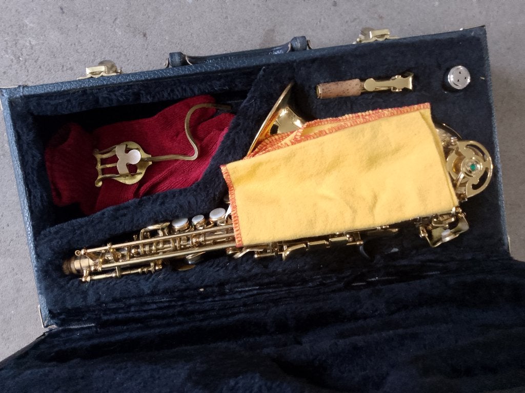Gebogen sopraan saxofoon + gebruikelijke attributen, Muziek en Instrumenten, Blaasinstrumenten | Saxofoons, Ophalen of Verzenden