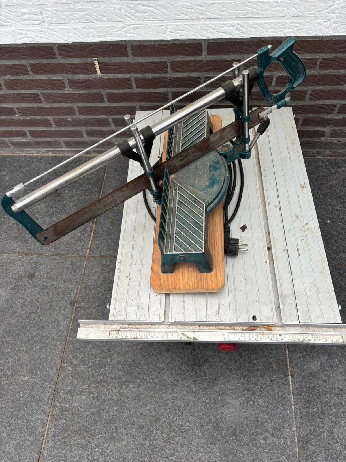 Verstek zaag en zaag machine, Ophalen