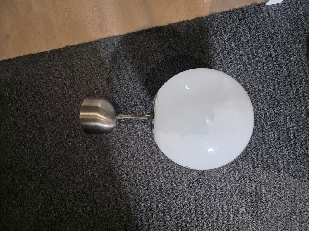 Wandlamp met wit glazen bol, Ophalen, Zo goed als nieuw, Metaal