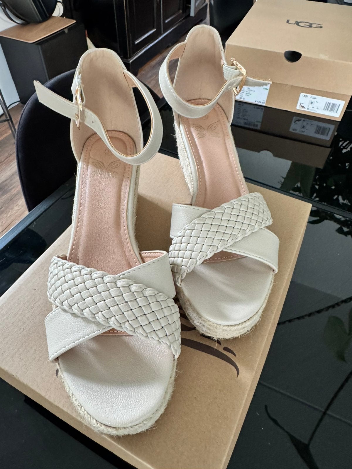 Mooie nieuwe off-white platform sandalen maat 39, Wit, Nieuw, Sandalen of Muiltjes, Ophalen of Verzenden