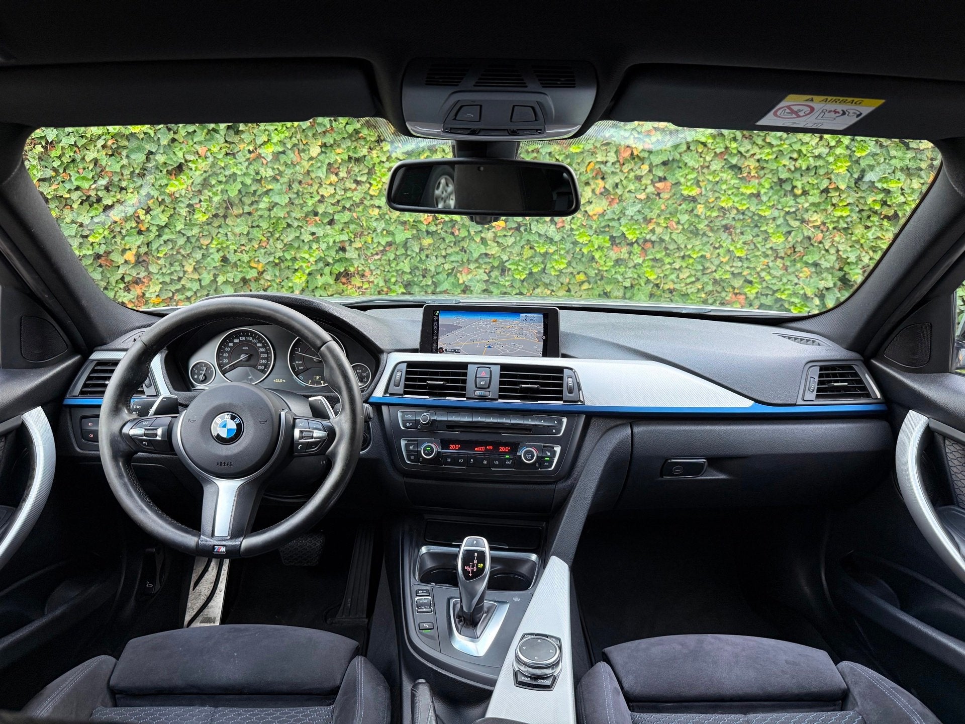 BMW 3-serie Touring 320d M-Pakket | Navi | Cruise | Stoelver, Achterwielaandrijving, Zwart, 4 cilinders, Alcantara