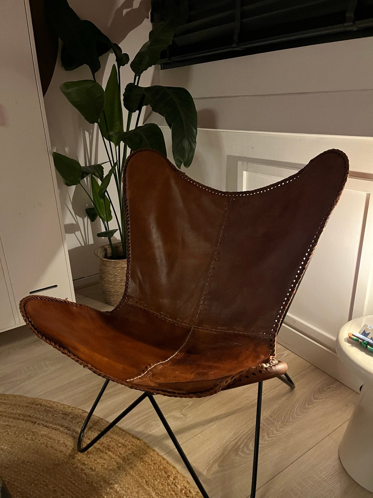 Leren Vlinderstoel - Bruin met Zwart Metalen Frame, Huis en Inrichting, Ophalen, Gebruikt, Bruin, Leer