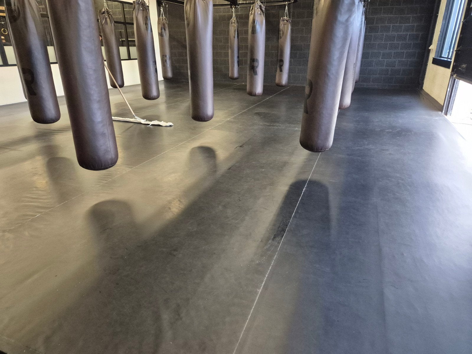 Sportvloer: 100m² rubber matten (4cm) met spanzeil, Ophalen, Gebruikt