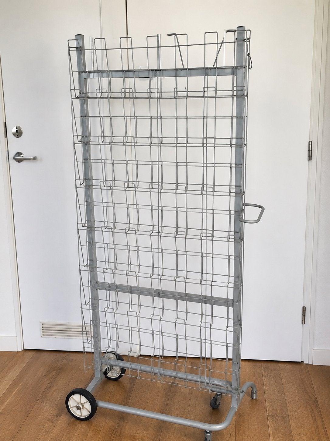 Verrijdbaar metalen displayrek / kaartenrek – 165 cm hoog, 100 liter of meer, Ophalen, Zo goed als nieuw, Transportkar