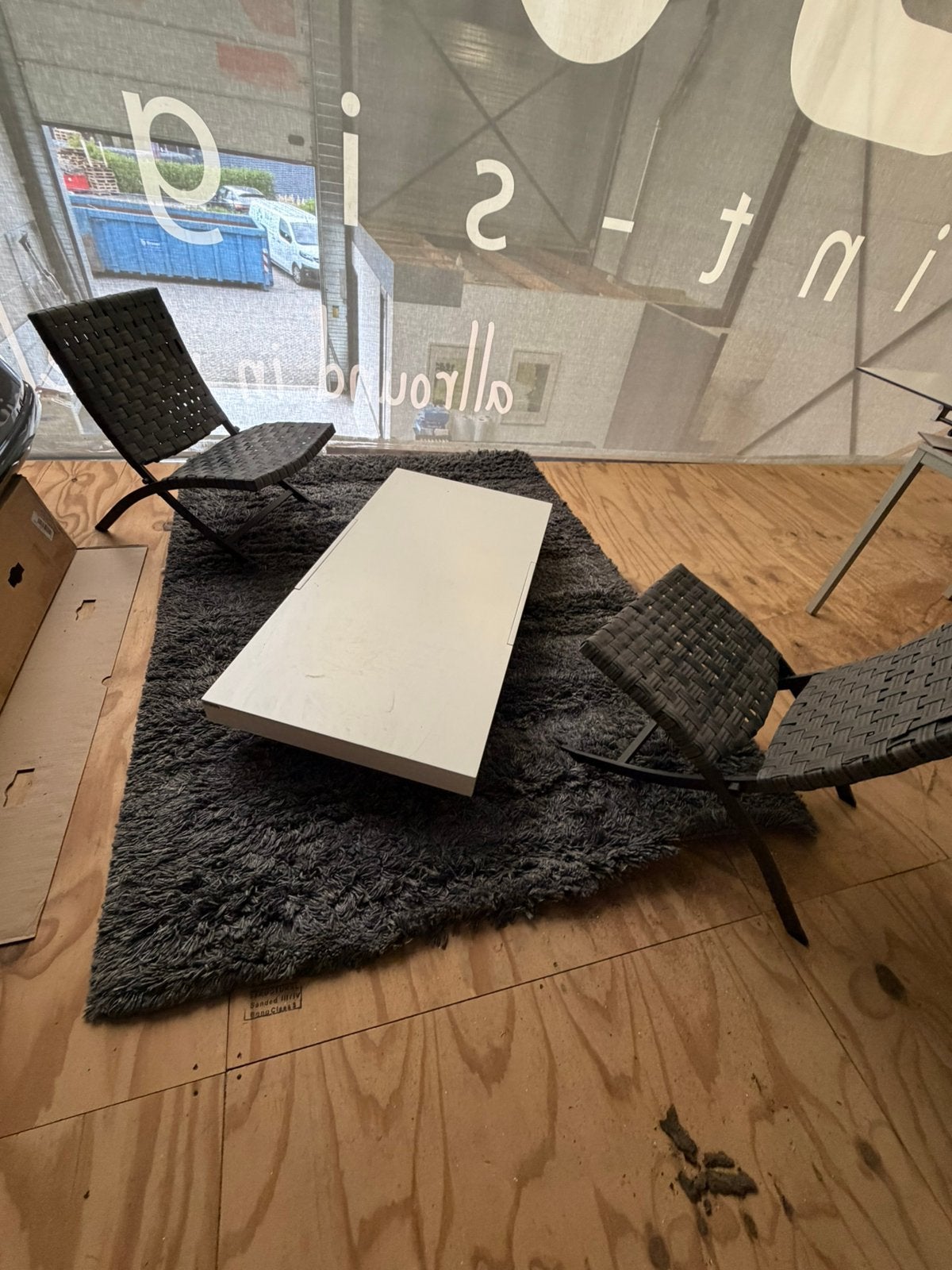 Salontafel laag wit carpet  hoogpolig  inklapbare stoelen, Ophalen, Gebruikt