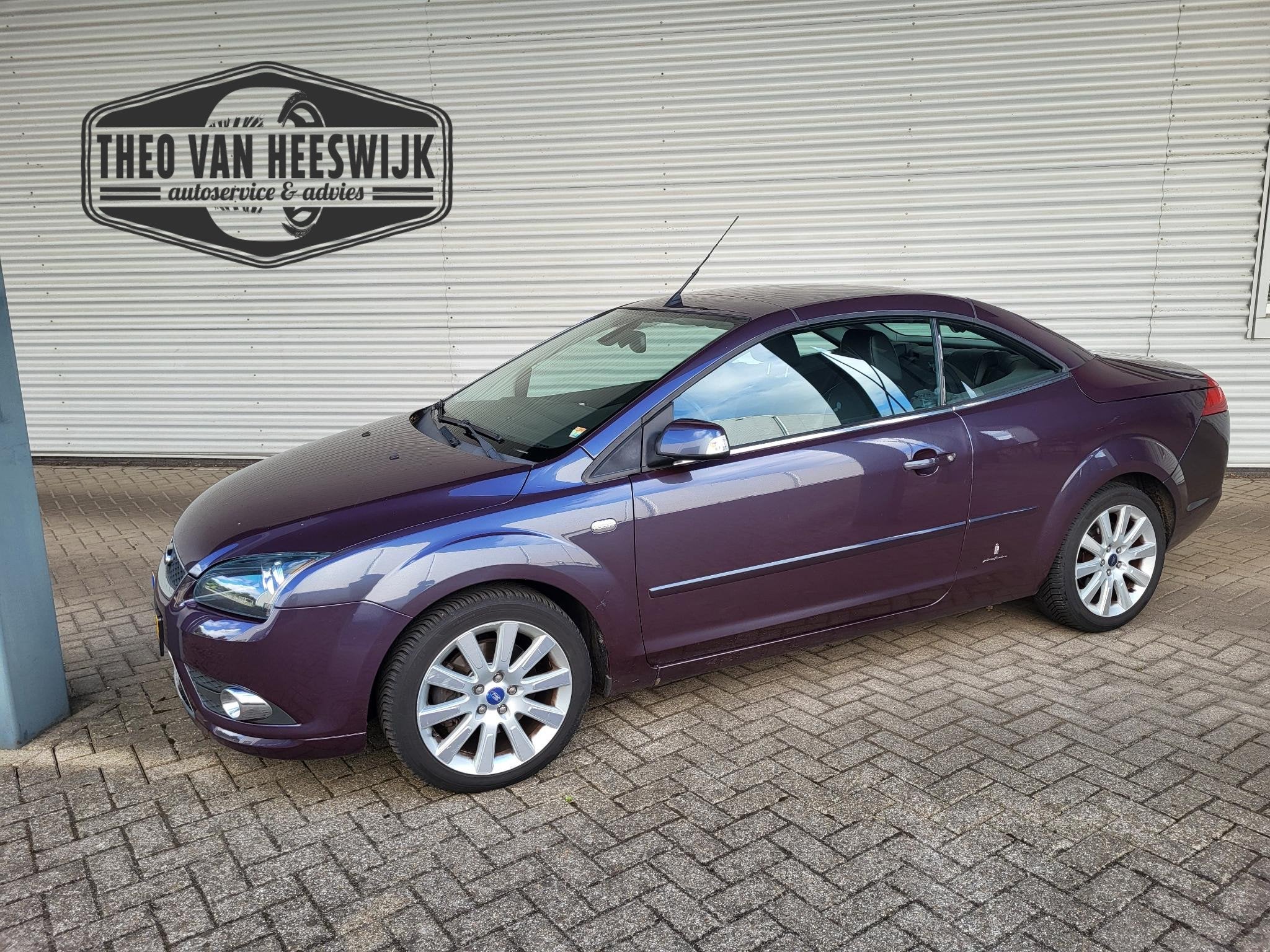 Ford Focus Coupé-Cabriolet 2.0-16V Trend, Auto's, Gebruikt, Cabriolet, 4 stoelen, Leder en Stof