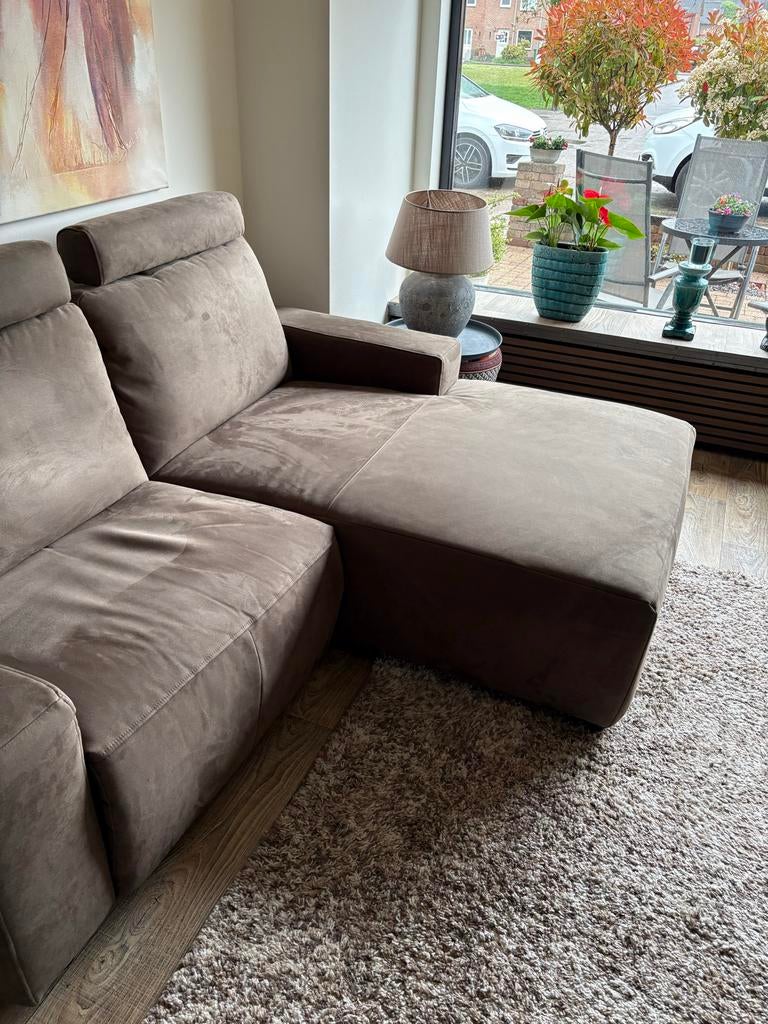 Moderne lounchbank met afneembare hoofdsteunen en USB, Ophalen, 125 tot 150 cm, Driepersoons, Zo goed als nieuw