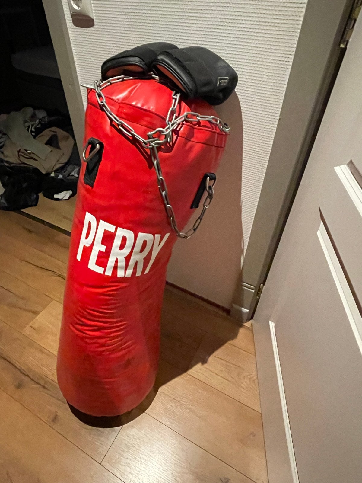 Boksbal met handschoenen en ophangkettingen - 106 cm, Ophalen, Gebruikt, Boksbal
