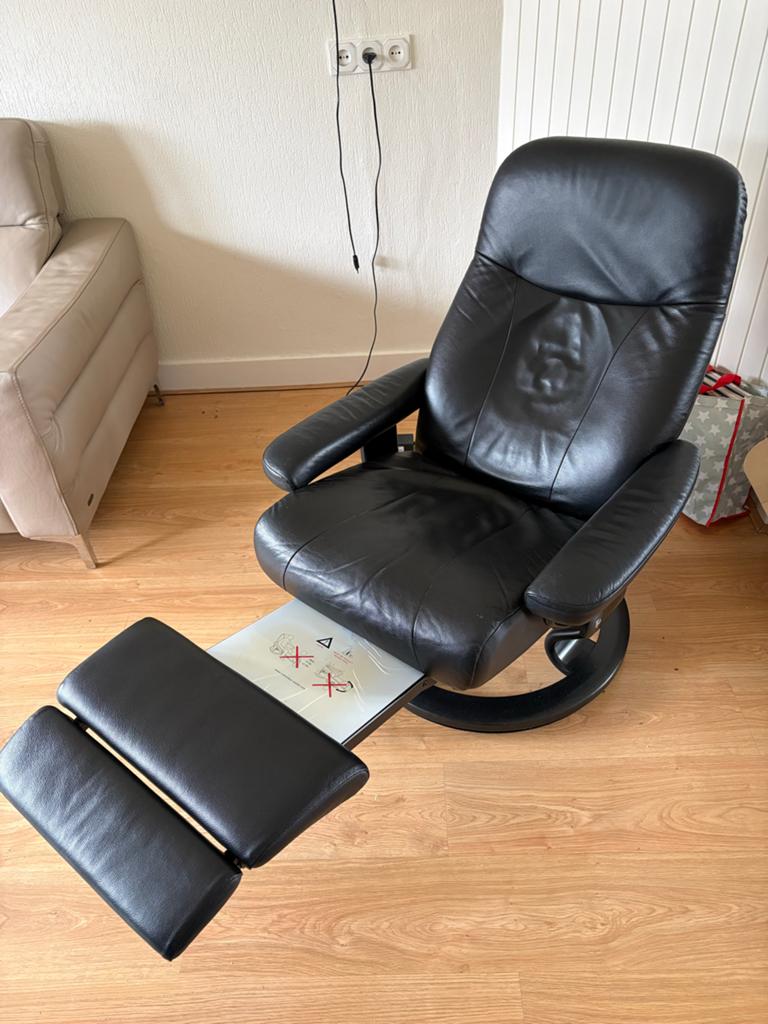 Elektrische stressless relaxfauteuil met voetensteun, Huis en Inrichting, Stoelen, Zo goed als nieuw, Eén, Leer, Zwart, Ophalen